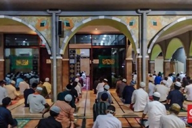 Pemerintah Pusat Izinkan Salat Tarawih dan Idulfitri di Masjid