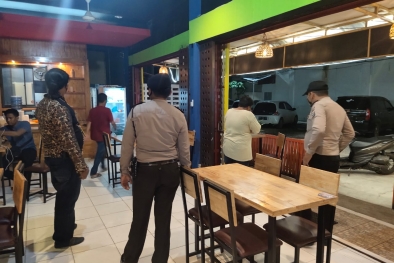 Polsek Tampan Tertibkan Tempat Keramaian Tak Standar Prokes Covid-19