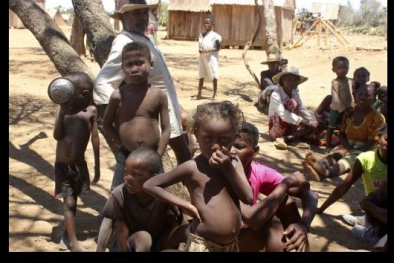 Kelaparan, Warga Terpaksa Makan Daun dan Belalang