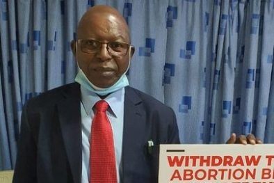 Dokter Anti-Vaksin dari Kenya Meninggal Karena Covid-19