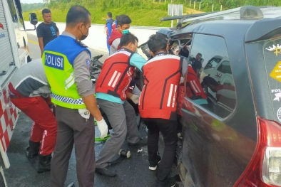 Sopir Xenia Tabrak Truck Sawit dari Belakang di Tol Permai, 2 Tewas