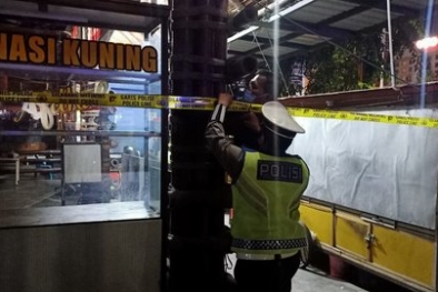 Belasan Warkop Disegel karena Langgar Aturan Pencegahan Corona