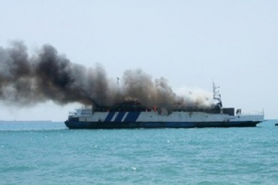 Kapal Angkatan Laut Iran Terbakar di Tengah Teluk Persia