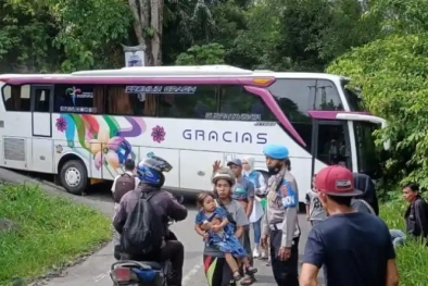 Ikuti Google Maps, Bus dari Bandung Nyangkut di Kelok 44