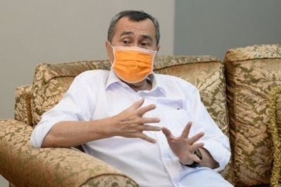Dipolisikan Gubernur Riau Gegara