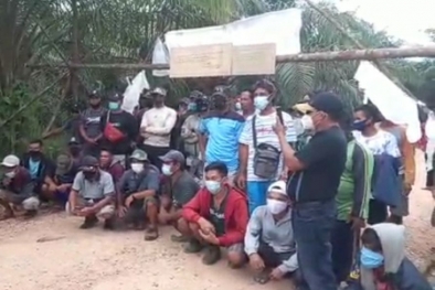 Sungai Tercemar Limbah, Warga Tutup Jalan Perusahaan