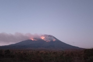 Gunung Ile Lewotolok Erupsi, Lontaran Lava Pijar Picu Karhutla
