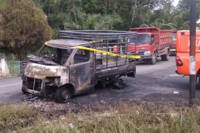 Mobil Pick Up Hangus Terbakar di Kampar, Ada 39 Jeriken Solar