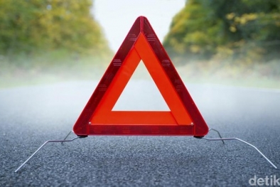 Pemotor Hindari Razia, Lawan Arus dan Tabrak Polisi