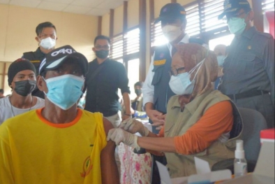 Ratusan Warga Suku Laut di Inhil Disuntik Vaksin COVID-19