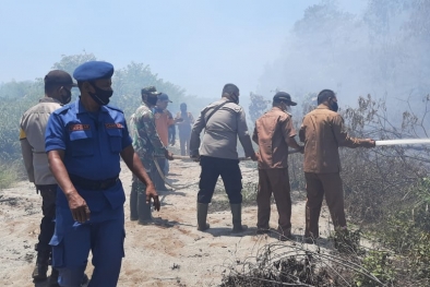 Kebun Sawit Warga Terbakar, Pemadaman Masih Berlangsung