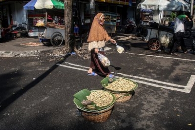 Daftar Bansos Diberikan untuk Warga di Wilayah PPKM Level 4