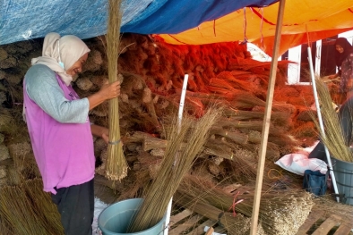 Bangkitkan Ekonomi Lewat Lidi Sawit