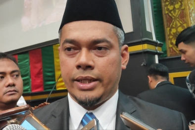 Ketua DPRD Pekanbaru Mau Dipecat Oleh Badan Kehormatan