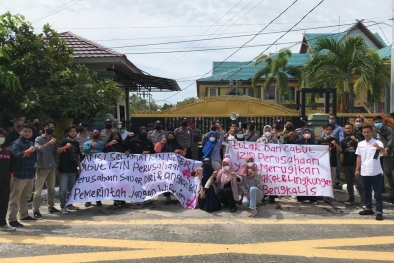 Tambang Pasir Rusak Pulau Rupat, Massa Minta Izin PT. Logo Mas Dicabut