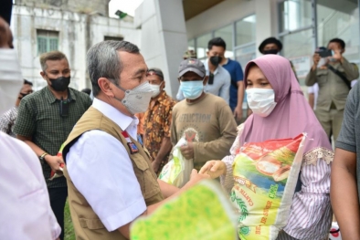 Gubernur Riau Datangi Lokasi Banjir, Ribuan Rumah Terendam Air