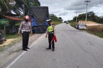 Livina Tabrak Truck Fuso, PNS dan Bayi 2 Tahun Meninggal