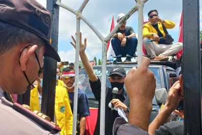 Geruduk Kantor Bupati dan PN Siak, Petani Sawit: Usir PT DSI, Beri Sanksi Rozza!