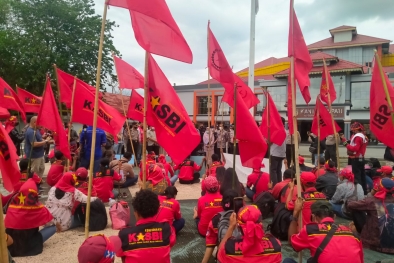 Protes Kezaliman Korporasi Sawit, Ratusan Buruh Unjuk Rasa