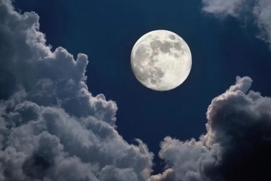 Waisak, Purnama Mengambang