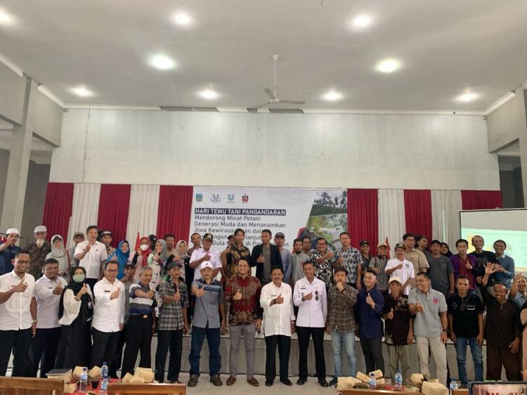 Generasi Muda di Daerah ini Didorong Jadi Penyadap Kelapa