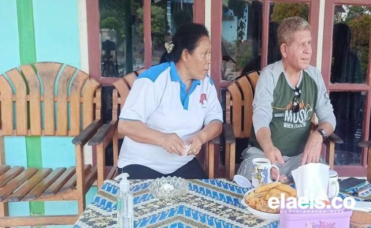 Mereka Bilang Bapa Putih...