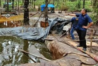 Di Kebun Sawit Seluas 5 Hektar ini Ada 50 Sumur Minyak Ilegal