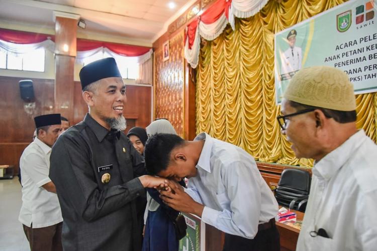 Peringatan Bagi 31 Anak Petani Sawit: Kesempatan Tak Datang 2 Kali!