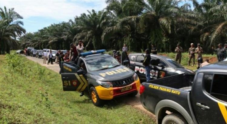 Tuding HGU-nya Sudah Habis, Warga Tutup Portal Perusahaan 