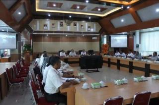 Perusahaan Sawit Keroyokan Perbaiki Jalan Sepanjang 21 Km