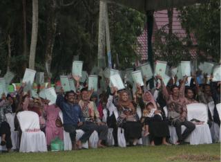 Mantap, 12.500 Sertifikat Tanah Gratis Diserahkan Kepada Warga