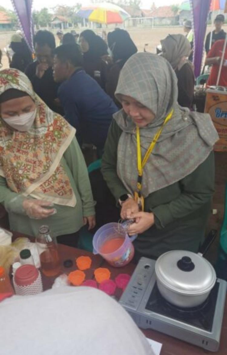 Warga Dilatih Olah Sampah dan Minyak Jelantah Jadi Barang Bernilai