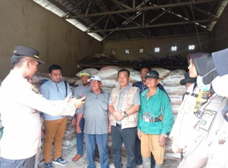 Distributor Dilarang Jual Pupuk Subsidi Sistem Paket, ini Sanksinya