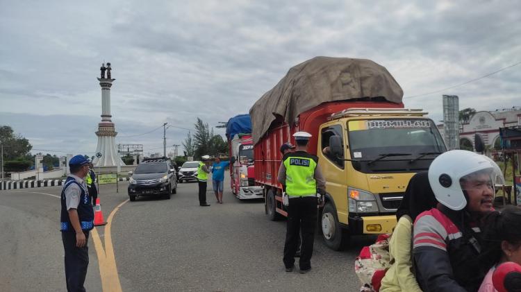 Razia Truk Sawit ODOL di Seluma, Pengemudi Kucing-kucingan