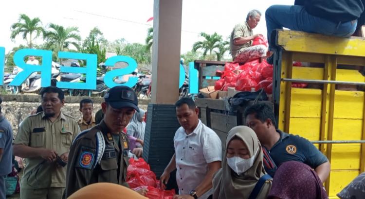 Perusahaan Sawit Drop Minyak Goreng Bersubsidi, Pasar Murah Diserbu Warga