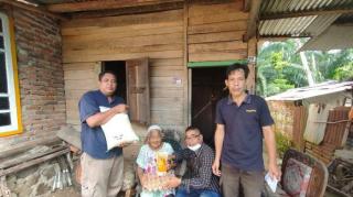 PT PMS Salurkan Bantuan Sembako ke Warga Dua Desa