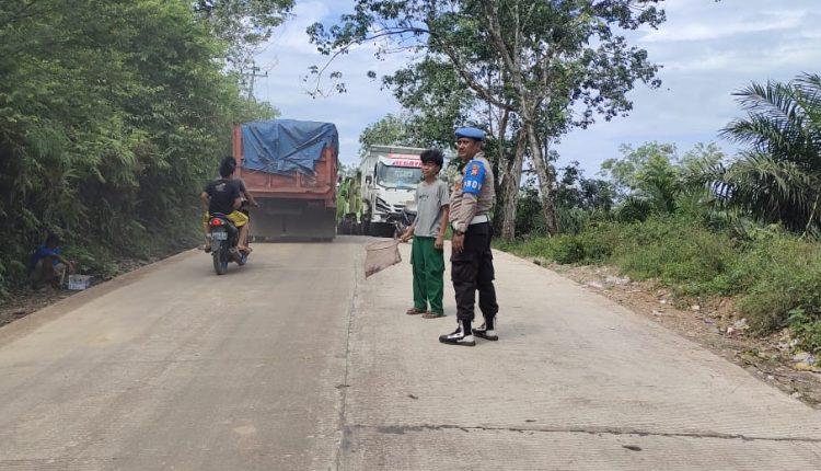 Truk TBS Sering Dipungli di Jalan Rusak, ini yang Dilakukan Polisi
