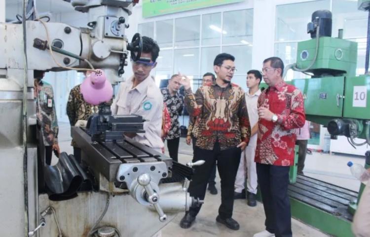 SMK ini Jadi Pusat Inovasi Teknologi dan Pengembangan Produk Olahan Sawit