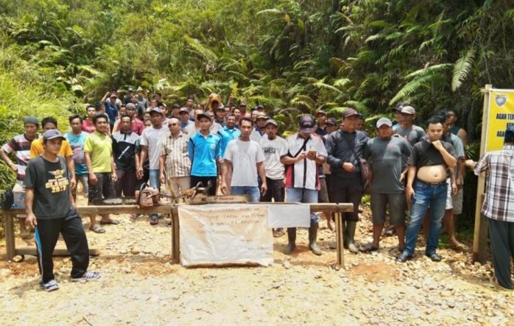 Limbah Cemari Sumber Air Bersih, Warga Blokir Jalan PT AS