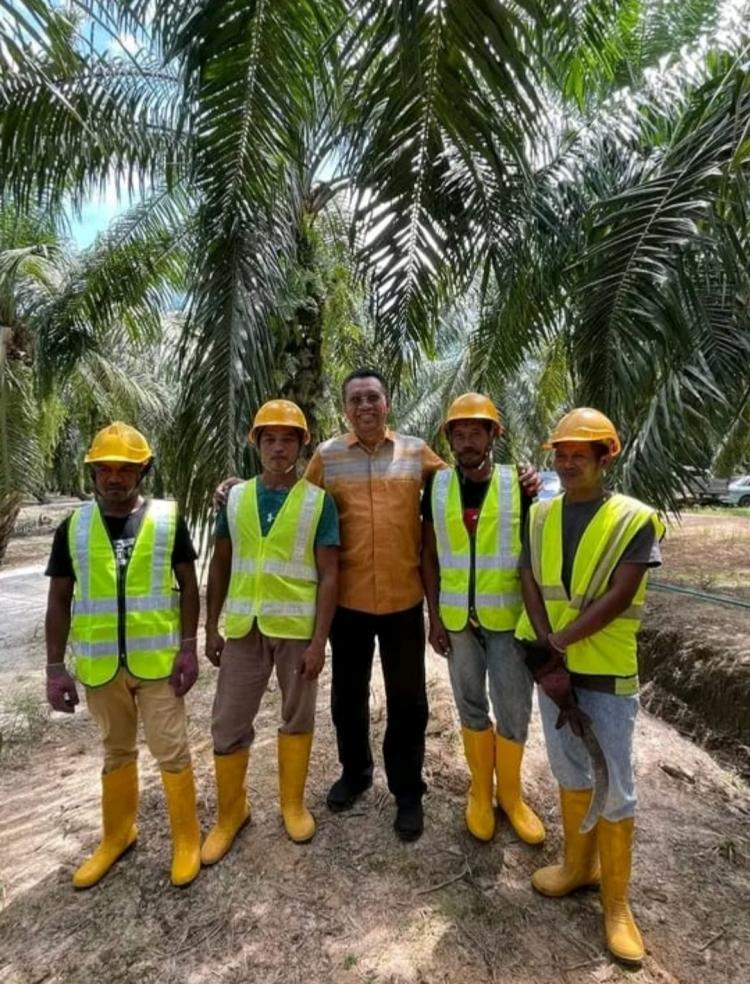 Bertemu Warganya di Kebun Sawit di Malaysia, Begini Kesan Gubernur NTB