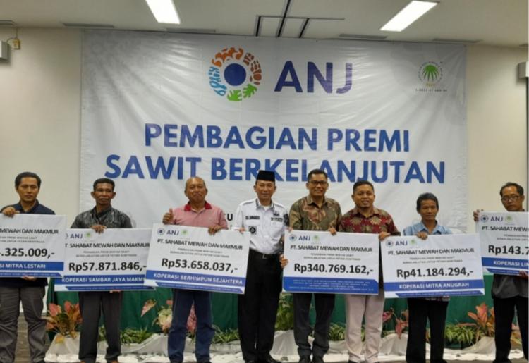 Ratusan Petani Diguyur Premi Minyak Sawit Berkelanjutan Lebih Rp 340 Juta