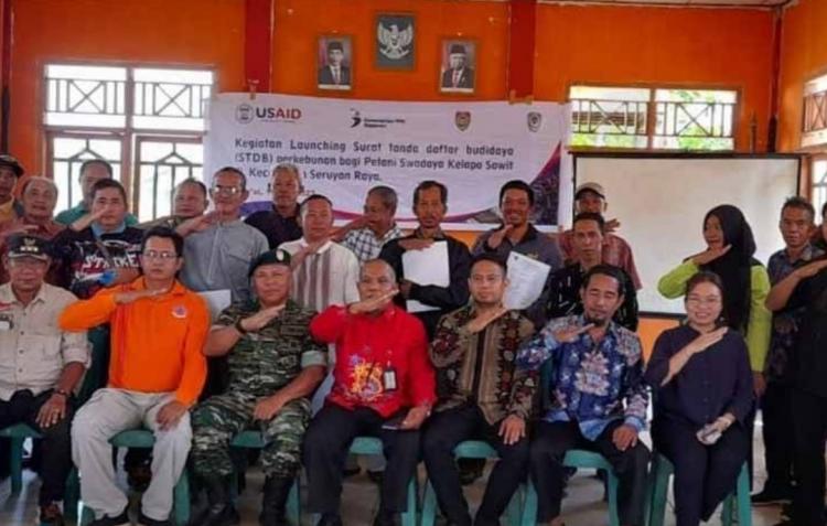 Puluhan Petani Sawit Swadaya di Seruyan Terima STDB, Apa Untungnya?