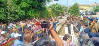 Tak Datangi Pendemo, Legislator ini Kritik Bupati Rohul