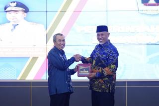 Dipuji Gubernur Sumbar, Gubri Syamsuar Akui Ekonomi Riau Banyak Ditopang oleh Kelapa Sawit