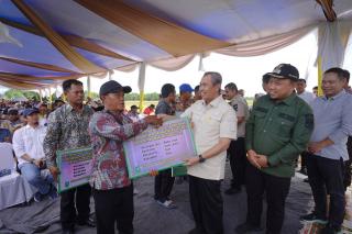 Gubri Syamsuar Kunker ke Siak: Produksi Padi di Riau Terus Meningkat
