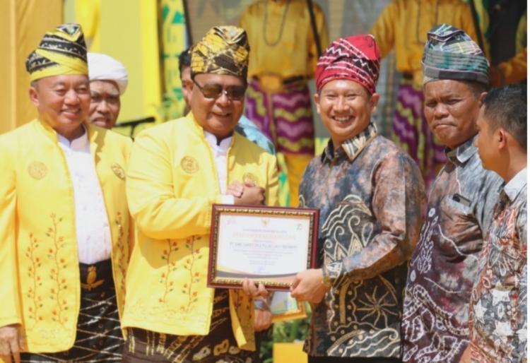 Dua PBS Sawit Dapat Penghargaan Berbeda di Hari Jadi Kalsel, ini Kontribusinya
