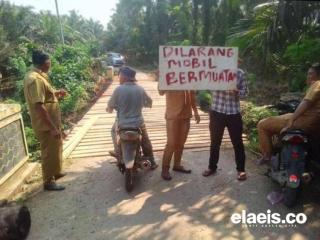Maaf, Truk Bermuatan Sawit Dilarang Melintas