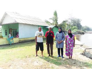 Rumah Petani Sawit dan Nelayan Terancam Abrasi di Bengkulu Tengah