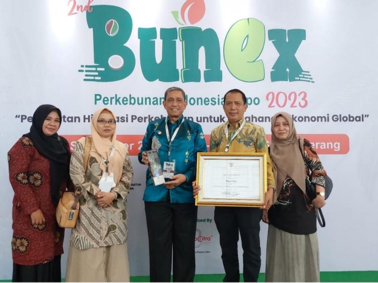 Sukses Bina UMKM, Bupati Wajo Terima Anugerah Perkebunan Dua Tahun Berturut-turut