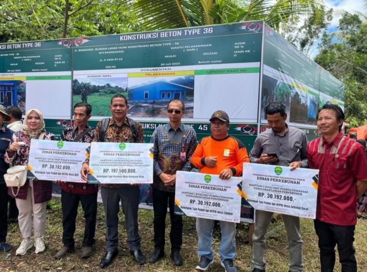 Ribuan Benih Kelapa Sawit Diserahkan ke Kelompok Tani